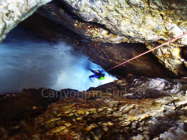 Rappel canyoning